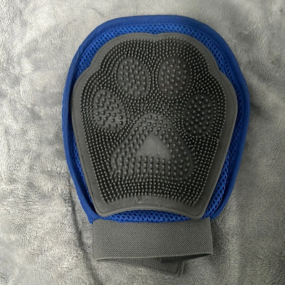 Dog grooming glove